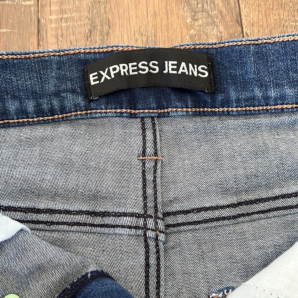 2 Express Shorts - Picture 7 of 16